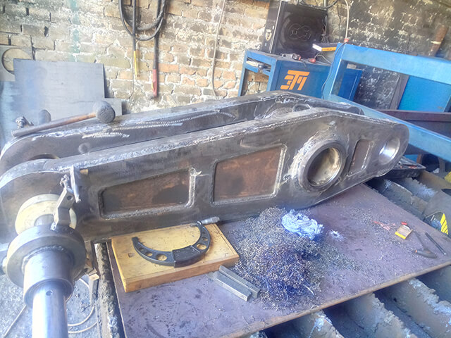 Линк погрузчика Volvo 220 (расточка отверстий в размер)