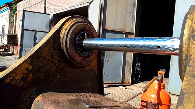 Восстановление отверстий ковша Hitachi